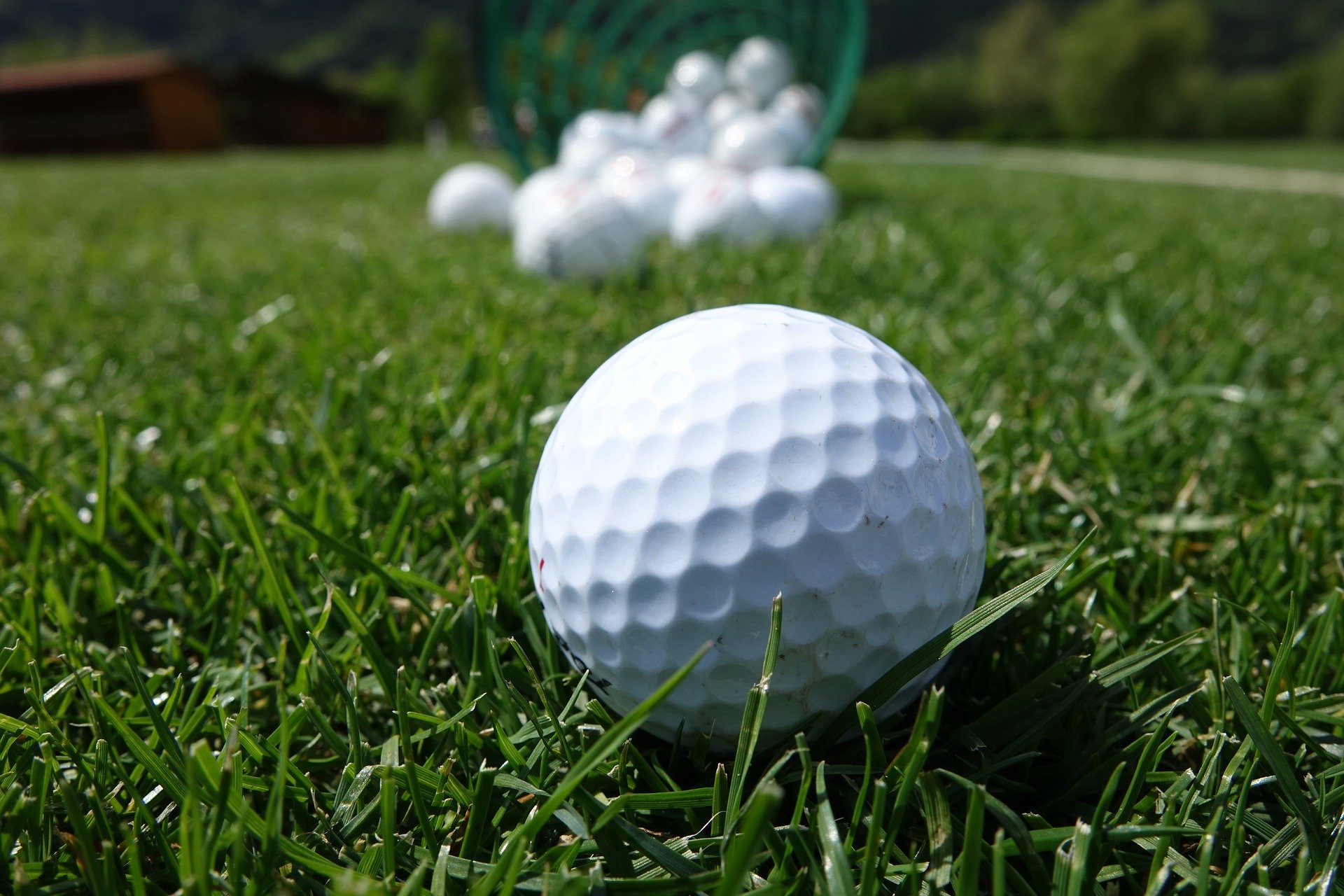 ゴルフボールの 凹凸 ディンプル は何の為にあるの 飛距離アップに繋がっていた 結論 空気抵抗を減らす為 レフティーゴルフ